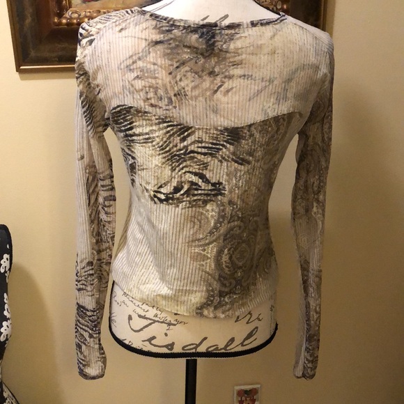 Dismero Sheer sleeves and shoulders stretchy long sleeved damask print top - Picture 3 of 9